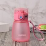 bouteille en plastique tritan design pratique et eco responsable rose gourde 861 1
