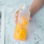 bouteille en verre depoli qualite preservee transport simplifie jaune gourde 798 1
