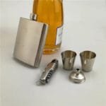 Coffret Flasque Luxe: Un Jeu D’échecs Avec Style Et Alcootest!