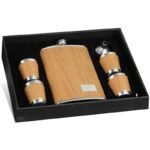 elegance raffinee coffret flasque inox et gobelets en bois chic alcool 179 1