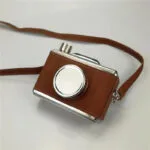 Fiole Vintage En Forme D’appareil Photo