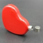 flasque alcool en coeur rouge elegance et originalite alcool 472 1