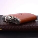 flasque vintage en inox style audacieux pour vos aventures alcool 262 1