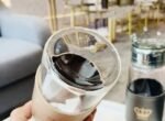 gourde en verre couronne lhydratation royale a portee de main 355 1