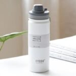 gourde isotherme fraicheur et praticite au quotidien blanc 477 1