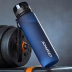gourde plastique eco responsable pratique et resistante pour toute la journee bleu nuit 310 1