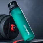 gourde plastique eco responsable pratique et resistante pour toute la journee emeraude 496 1