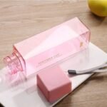 gourde rectangulaire eco responsable design pratique et resistante rose 702 1
