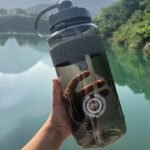 hydrate toi en un eclair avec notre gourde pratique et coloree 1000ml noir 907 1
