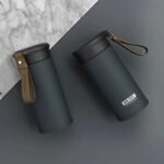 savourez chaque gorgee avec notre mug isotherme haut de gamme bleu nuit isotherme 952 1