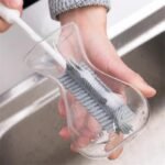 simplifiez le nettoyage de vos bouteilles avec notre brosse revolutionnaire accessoire 499 1